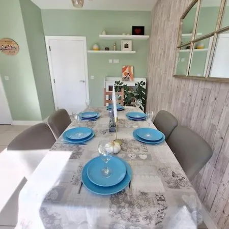 Modern Close To Airport, And Beaches Feriehus