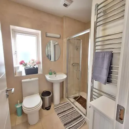 Holiday home Modern Close To Airport, And Beaches *