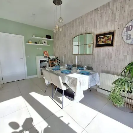 Modern Close To Airport, And Beaches *
