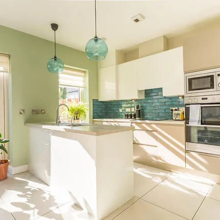 Modern Close To Airport, And Beaches *