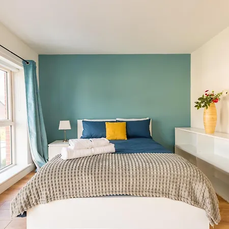 Modern Close To Airport, And Beaches Feriehus