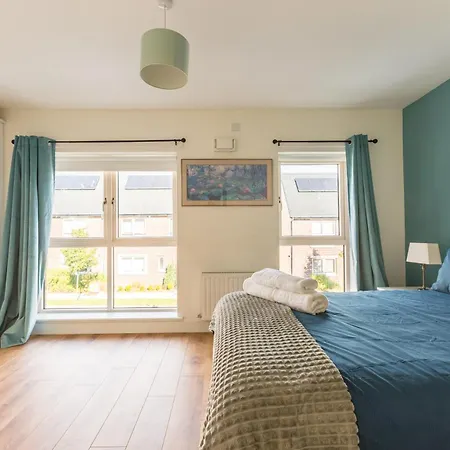 Modern Close To Airport, And Beaches Feriehus *