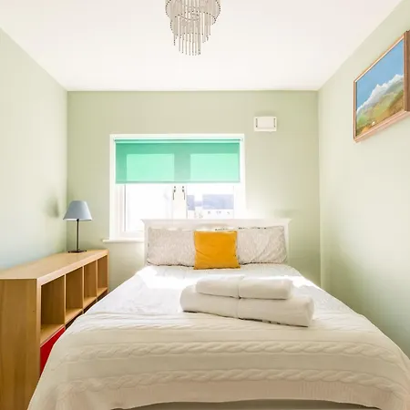 Holiday home Modern Close To Airport, And Beaches
